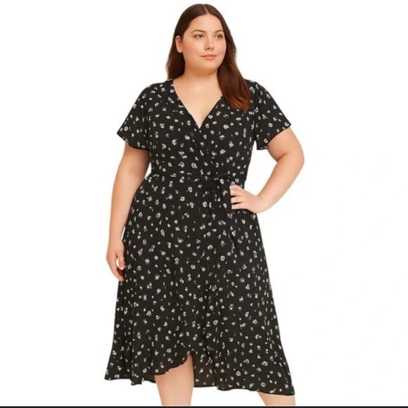 Lane Bryant Dresses & Skirts - Lane Bryant Navy Flowy Floral Dress, Size 18